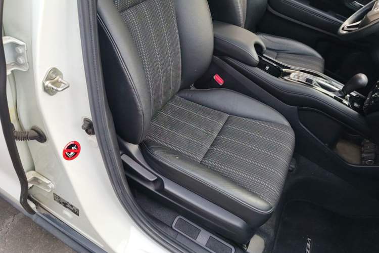 Used Honda Vezel 2016 1.8L CVT Front-Wheel Drive Pioneer Edition Right Front Seat
