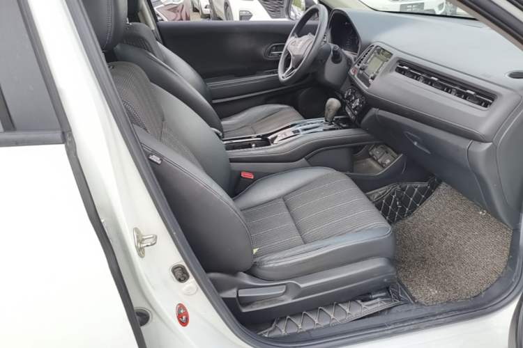Used Honda Vezel 2016 1.8L CVT Front-Wheel Drive Pioneer Edition Right Front Seat