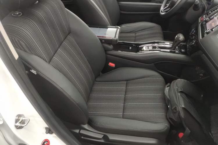 Used Honda Vezel 2016 1.8L CVT Front-Wheel Drive Pioneer Edition Right Front Seat