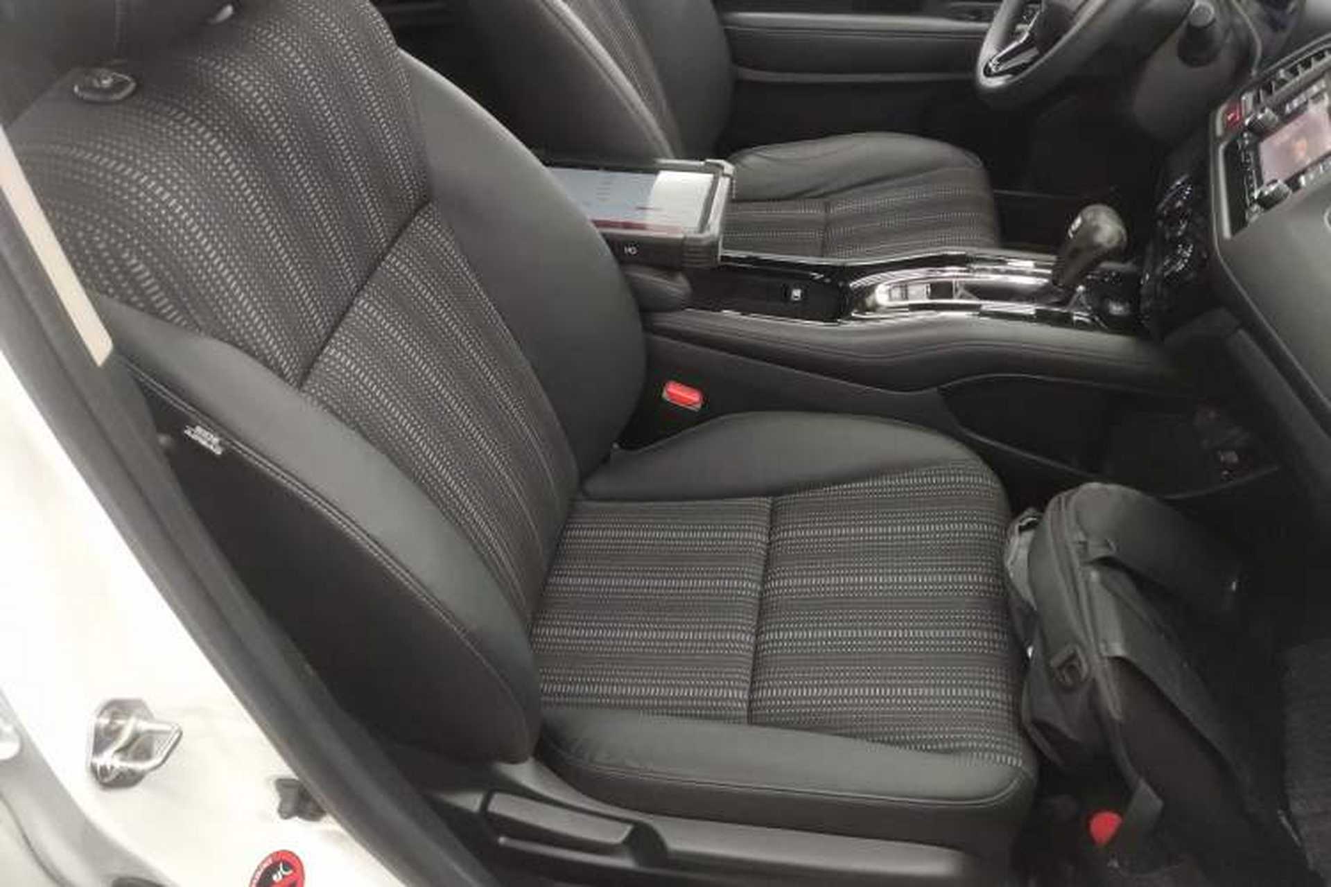 Used Honda Vezel 2016 1.8L CVT Front-Wheel Drive Pioneer Edition Right Front Seat