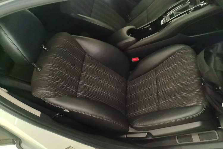 Used Honda Vezel 2016 1.8L CVT Front-Wheel Drive Pioneer Edition Right Front Seat