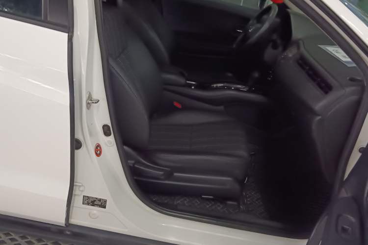 Used Honda Vezel 2016 1.8L CVT Front-Wheel Drive Pioneer Edition Right Front Seat