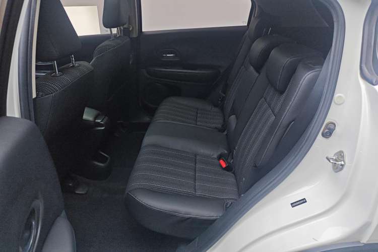 Used Honda Vezel 2016 1.8L CVT Front-Wheel Drive Pioneer Edition Right Rear Seat
