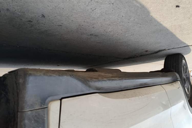 Used Honda Vezel 2016 1.8L CVT Front-Wheel Drive Pioneer Edition Right Side Sill