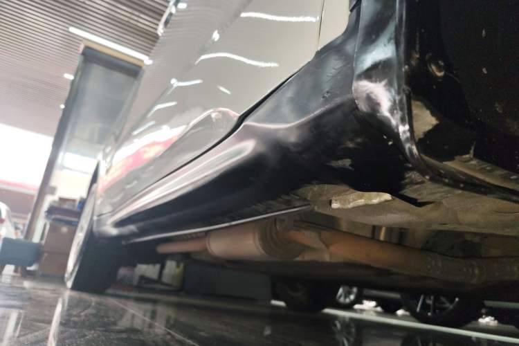 Used Honda Vezel 2016 1.8L CVT Front-Wheel Drive Pioneer Edition Right Side Sill