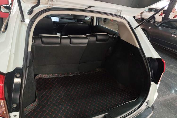 Used Honda Vezel 2016 1.8L CVT Front-Wheel Drive Pioneer Edition Trunk