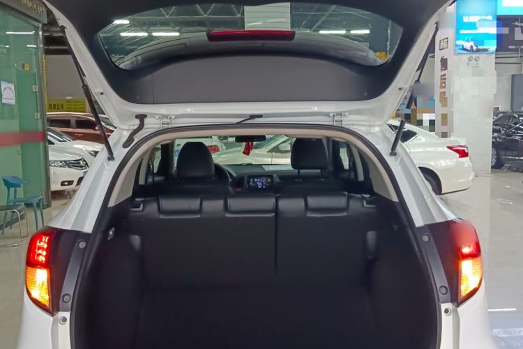 Used Honda Vezel 2016 1.8L CVT Front-Wheel Drive Pioneer Edition Trunk