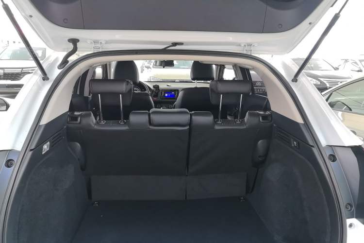 Used Honda Vezel 2016 1.8L CVT Front-Wheel Drive Pioneer Edition Trunk