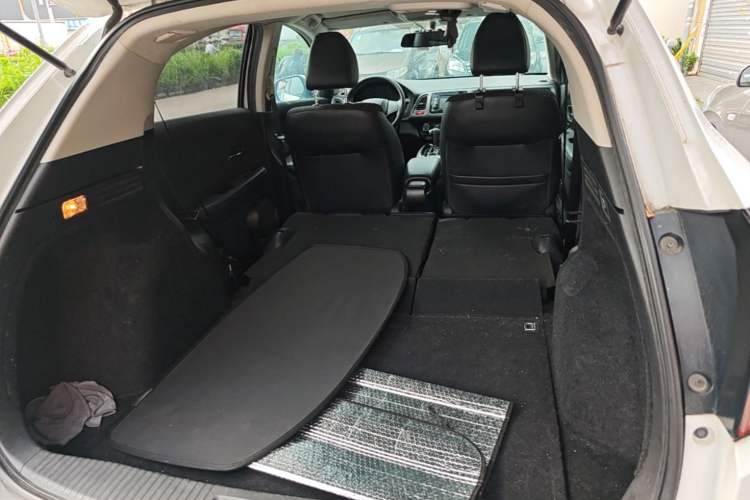 Used Honda Vezel 2016 1.8L CVT Front-Wheel Drive Pioneer Edition Trunk