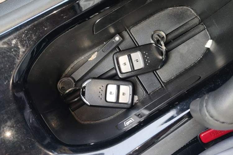 Used Honda Vezel 2016 1.8L CVT Front-Wheel Drive Pioneer Edition Vehicle Key