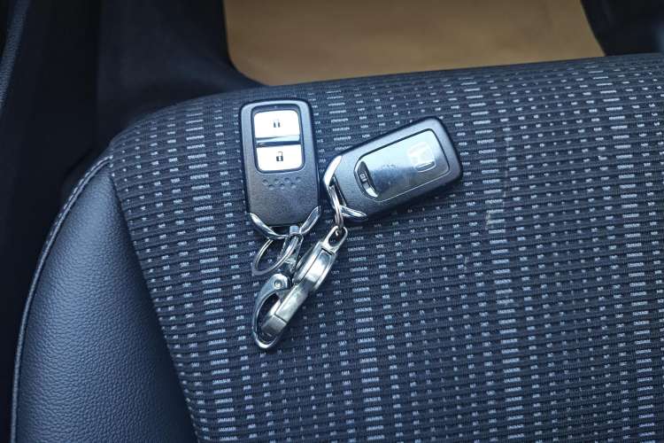 Used Honda Vezel 2016 1.8L CVT Front-Wheel Drive Pioneer Edition Vehicle Key