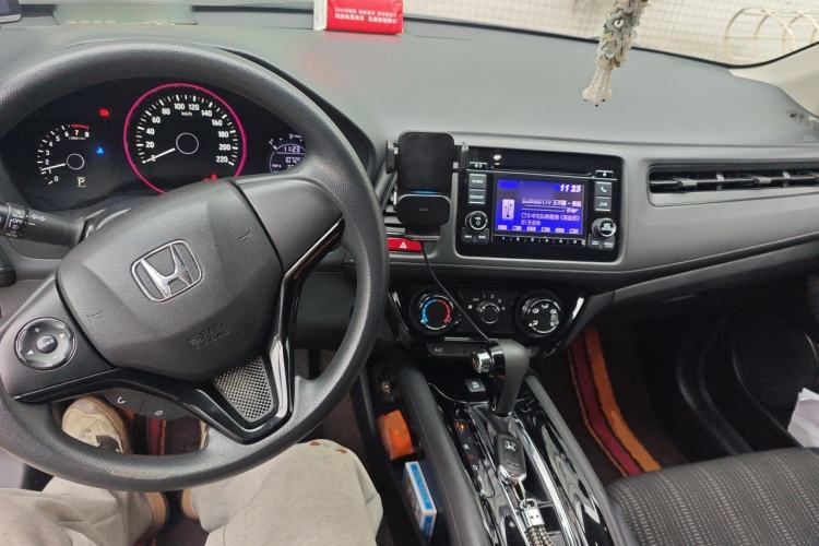 Used Honda Vezel 2017 1.8L CVT Front-Wheel Drive Pioneer Edition Center Console