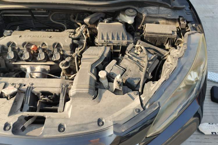Used Honda Vezel 2017 1.8L CVT Front-Wheel Drive Pioneer Edition Engine Bay Left