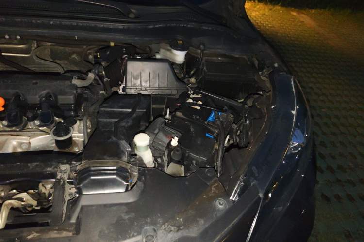Used Honda Vezel 2017 1.8L CVT Front-Wheel Drive Pioneer Edition Engine Bay Left