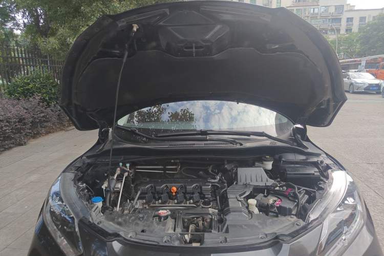 Used Honda Vezel 2017 1.8L CVT Front-Wheel Drive Pioneer Edition Engine Bay
