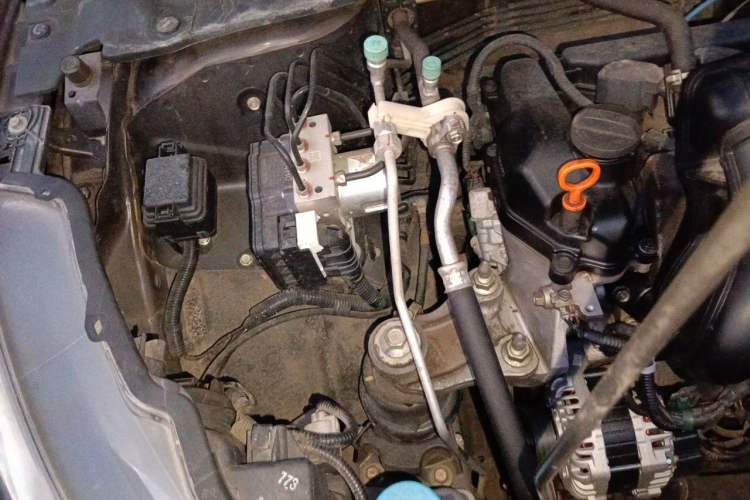 Used Honda Vezel 2017 1.5L CVT 2WD Comfort Model Engine Bay Right