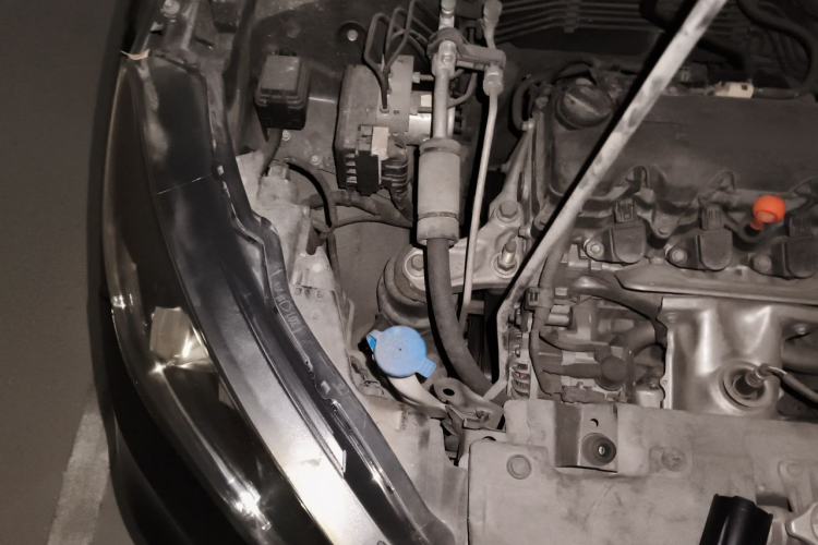 Used Honda Vezel 2017 1.8L CVT Front-Wheel Drive Pioneer Edition Engine Bay Right