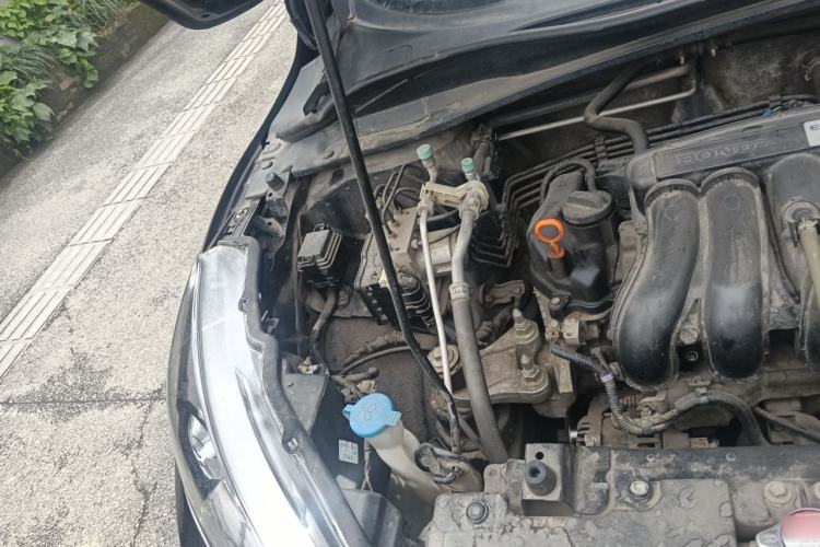 Used Honda Vezel 2017 1.5L CVT 2WD Comfort Model Engine Bay Right