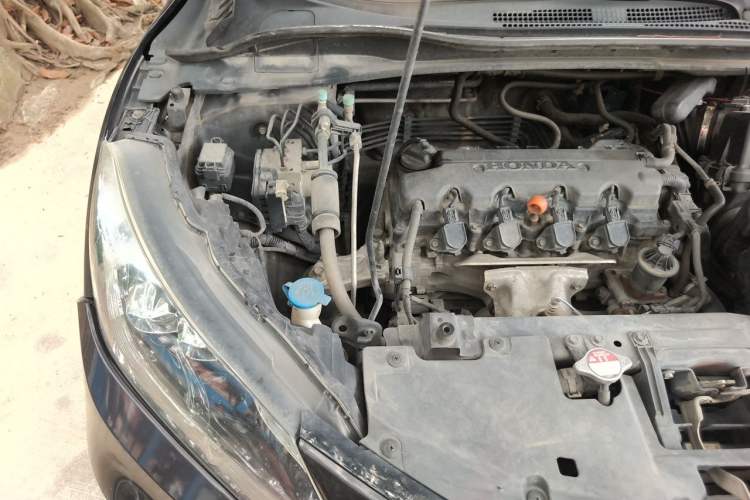Used Honda Vezel 2017 1.8L CVT Front-Wheel Drive Pioneer Edition Engine Bay Right