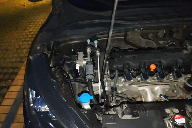 Used Honda Vezel 2017 1.8L CVT Front-Wheel Drive Pioneer Edition Engine Bay Right