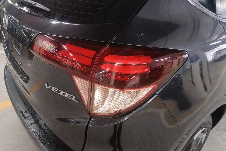 Used Honda Vezel 2017 1.8L CVT Front-Wheel Drive Pioneer Edition Exterior 3