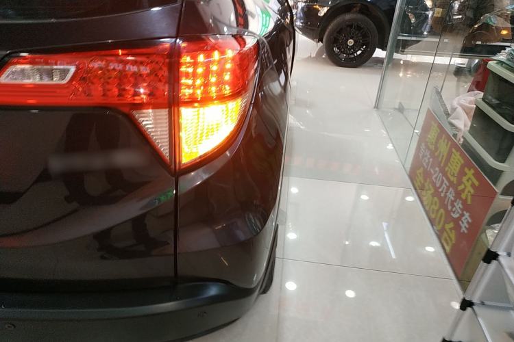Used Honda Vezel 2017 1.8L CVT 2WD Elite Model Exterior 3