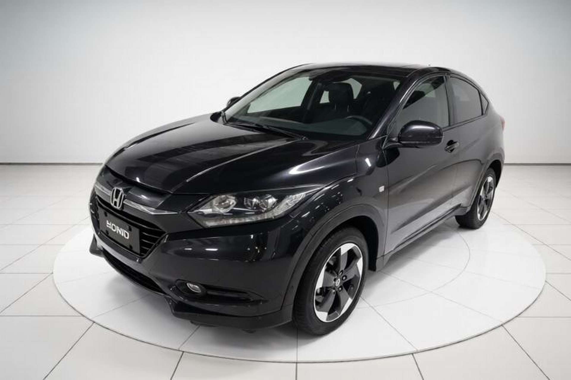 Used Honda Vezel 2017 1.8L CVT Front-Wheel Drive Pioneer Edition Front Left 45 Deg
