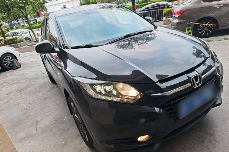 Used Honda Vezel 2017 1.8L CVT Front-Wheel Drive Pioneer Edition Front Right 45 Deg