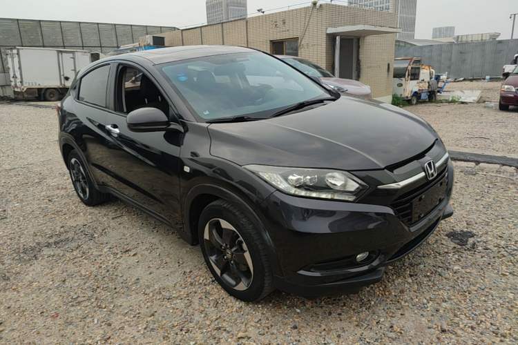 Used Honda Vezel 2017 1.8L CVT Front-Wheel Drive Pioneer Edition Front Right 45 Deg