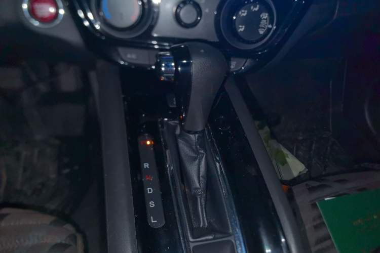 Used Honda Vezel 2017 1.8L CVT Front-Wheel Drive Pioneer Edition Gear Lever