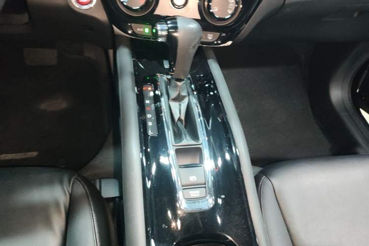 Used Honda Vezel 2017 1.8L CVT Front-Wheel Drive Pioneer Edition Gear Lever