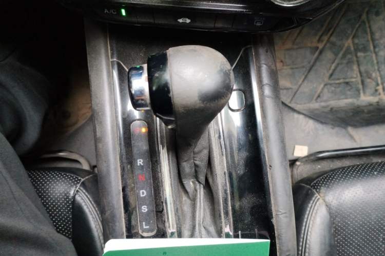 Used Honda Vezel 2017 1.5L CVT 2WD Comfort Model Gear Lever