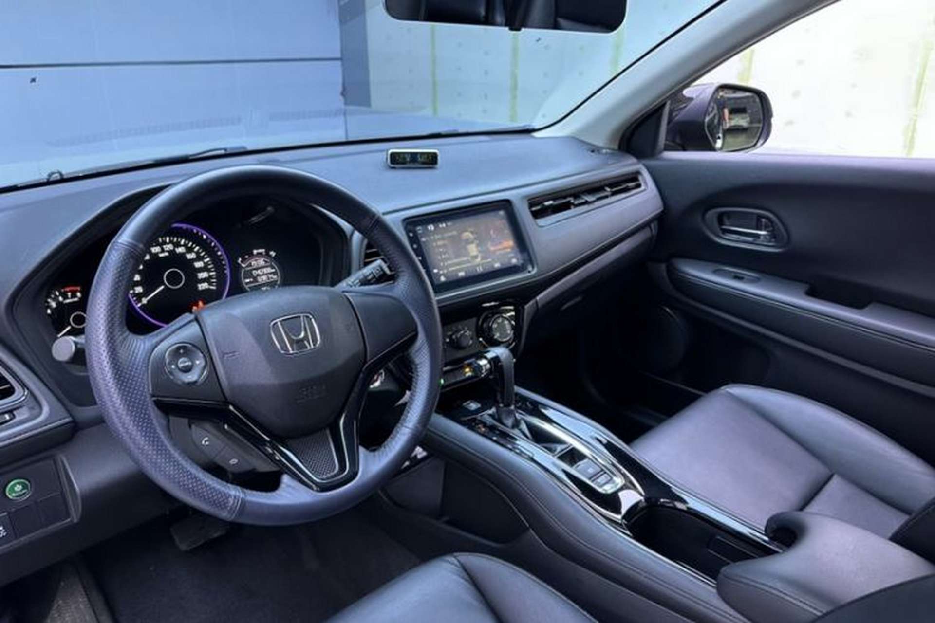 Used Honda Vezel 2017 1.8L CVT Front-Wheel Drive Pioneer Edition Interior 2