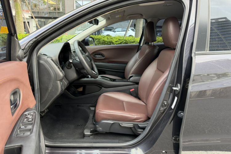 Used Honda Vezel 2017 1.8L CVT 2WD Elite Model Interior 2