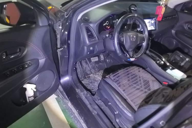 Used Honda Vezel 2017 1.8L CVT Front-Wheel Drive Pioneer Edition Interior 3
