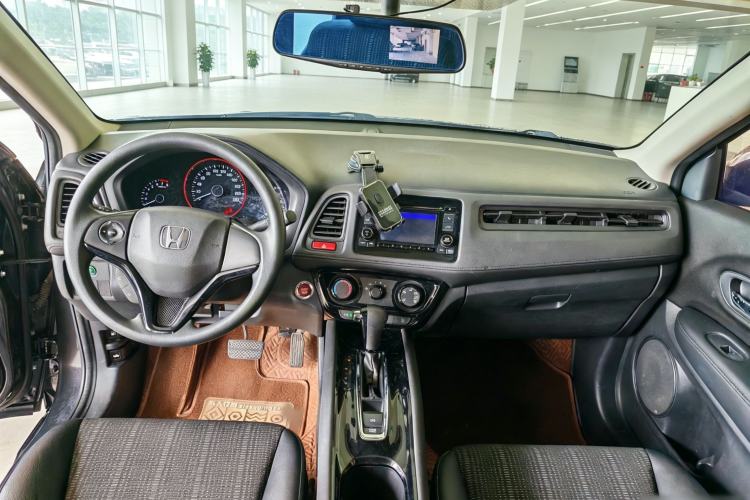 Used Honda Vezel 2017 1.8L CVT Front-Wheel Drive Pioneer Edition Interior 3