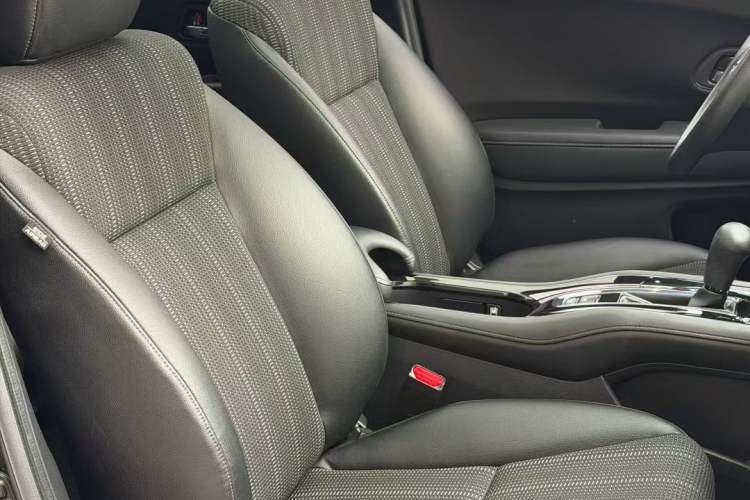 Used Honda Vezel 2017 1.8L CVT Front-Wheel Drive Pioneer Edition Interior 4
