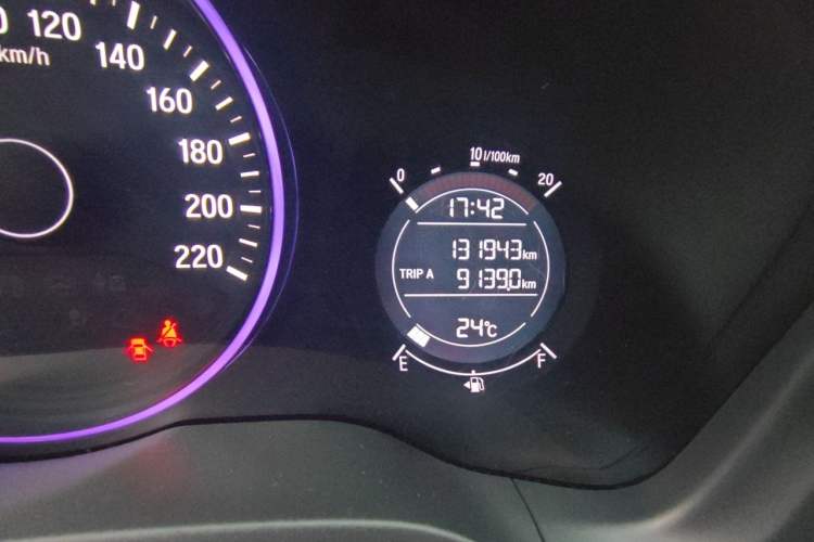 Used Honda Vezel 2017 1.8L CVT Front-Wheel Drive Pioneer Edition Odometer Close Up