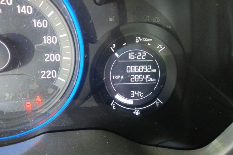 Used Honda Vezel 2017 1.5L CVT 2WD Comfort Model Odometer Close Up