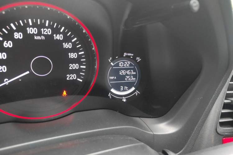 Used Honda Vezel 2017 1.8L CVT Front-Wheel Drive Pioneer Edition Odometer Close Up