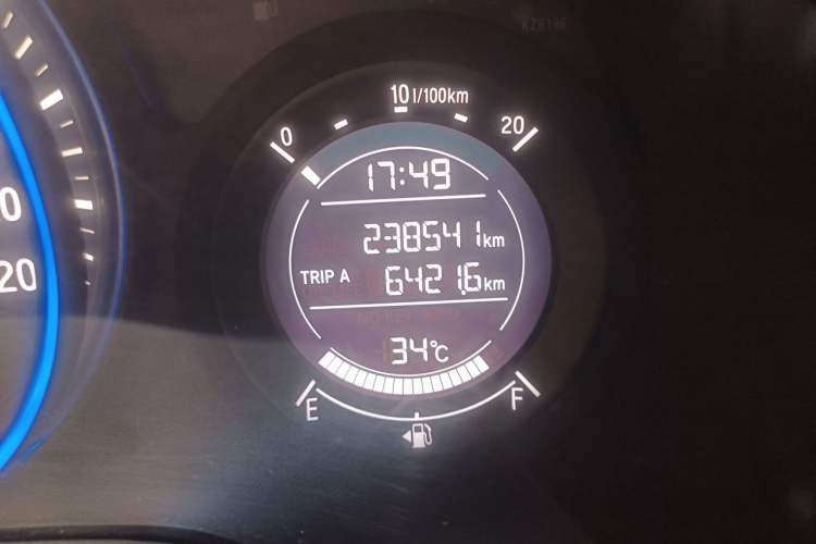 Used Honda Vezel 2017 1.5L CVT 2WD Comfort Model Odometer Close Up