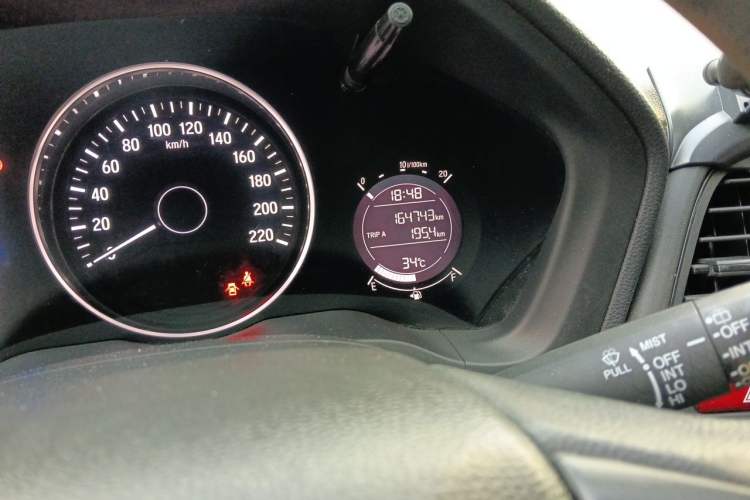 Used Honda Vezel 2017 1.5L CVT 2WD Comfort Model Odometer Close Up