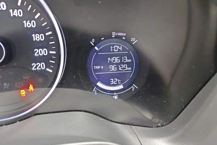 Used Honda Vezel 2017 1.5L CVT 2WD Comfort Model Odometer Close Up