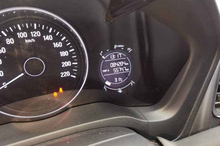 Used Honda Vezel 2017 1.5L CVT 2WD Comfort Model Odometer Close Up
