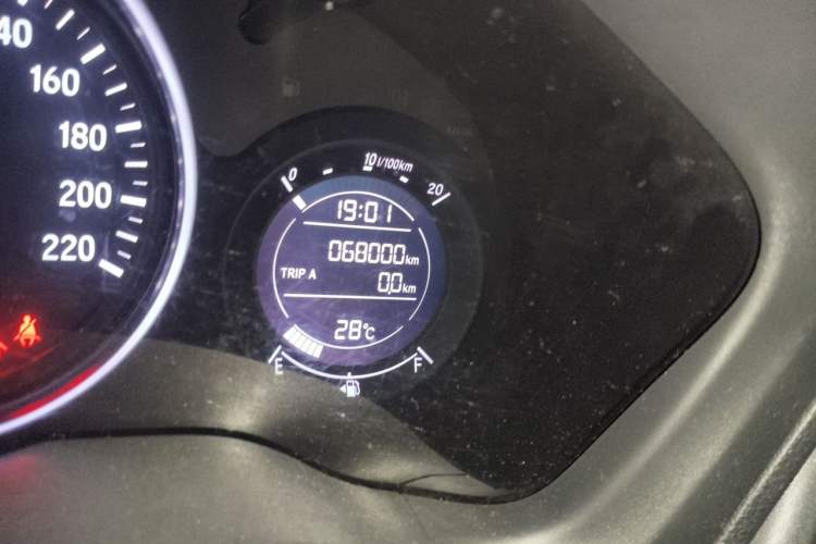 Used Honda Vezel 2017 1.8L CVT Front-Wheel Drive Pioneer Edition Odometer Close Up