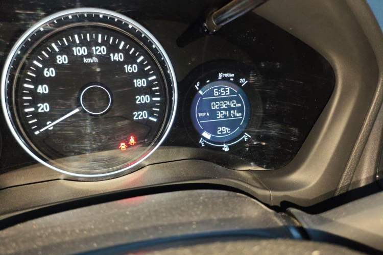 Used Honda Vezel 2017 1.5L CVT 2WD Comfort Model Odometer Close Up