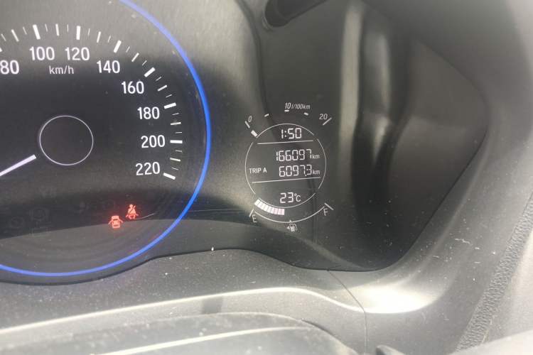 Used Honda Vezel 2017 1.5L CVT 2WD Comfort Model Odometer Close Up
