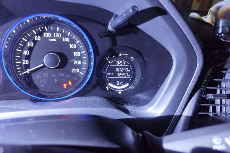 Used Honda Vezel 2017 1.8L CVT 2WD Elite Model Odometer Close Up