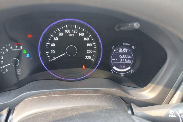 Used Honda Vezel 2017 1.5L CVT 2WD Comfort Model Odometer Close Up