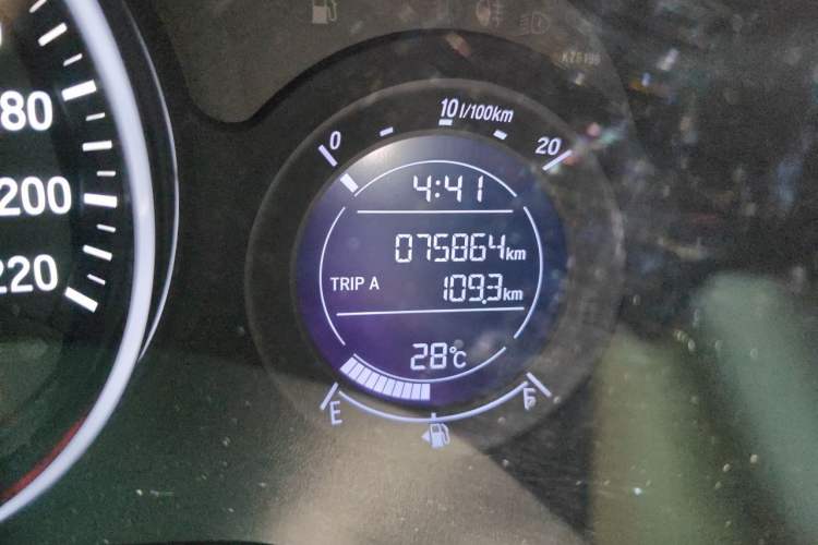 Used Honda Vezel 2017 1.5L CVT 2WD Comfort Model Odometer Close Up